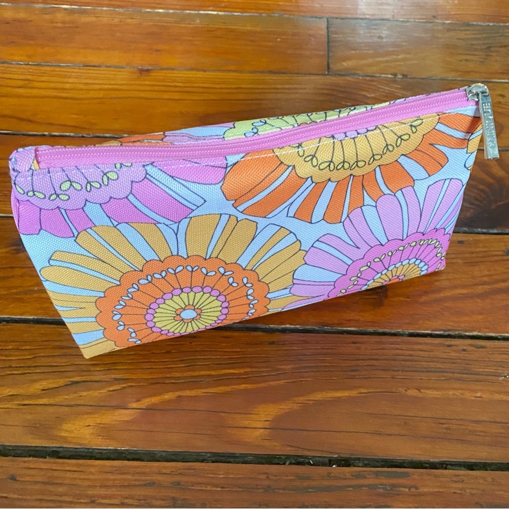 🧩 3/$20 Clinique Cosmetic Bag 70’s Floral NWT